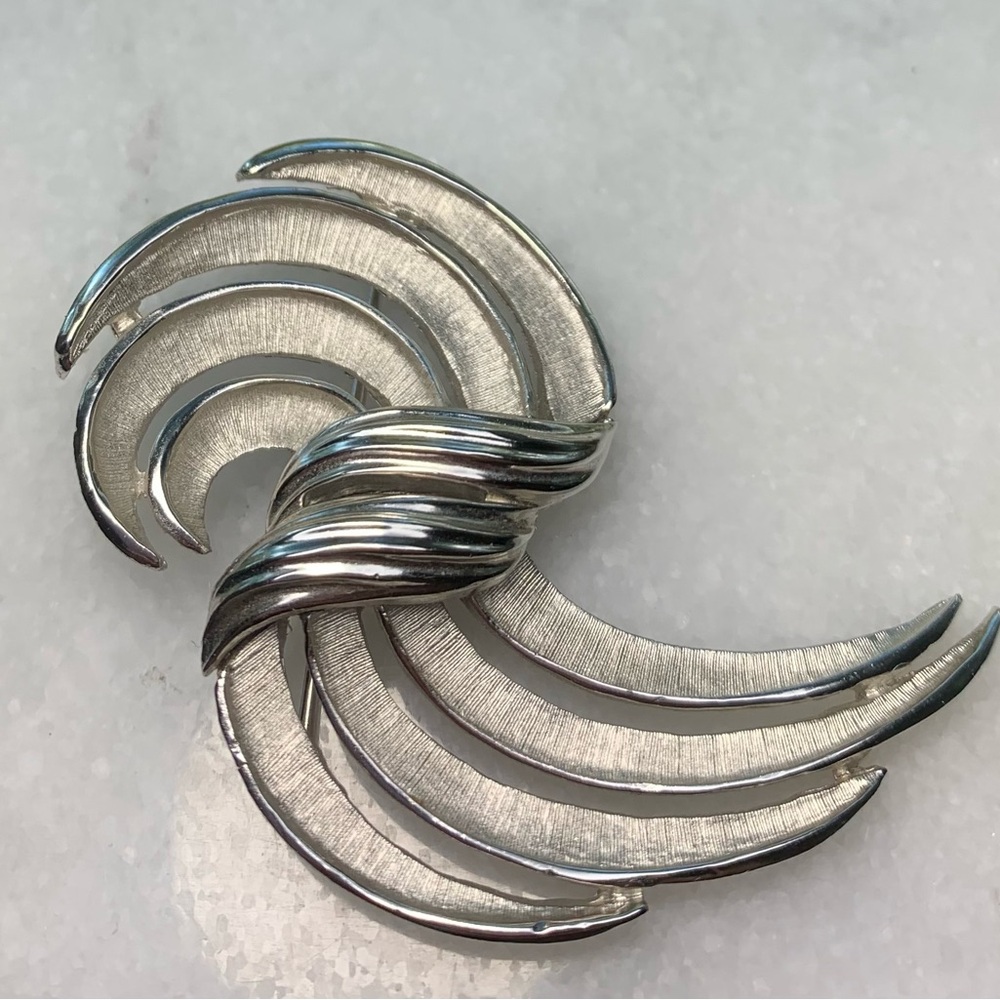 Vintage Trifari Silver Swirl Brooch – Mid Century Modern